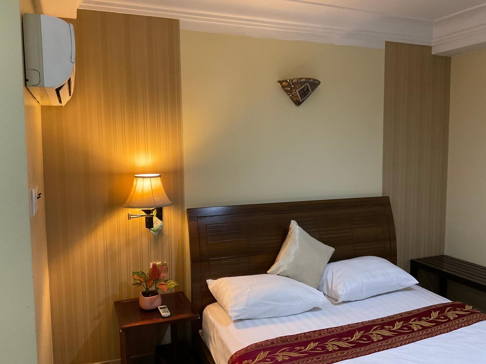 Khach San Minh Chau - Hoa Hung Otel Ho Şi Min Dış mekan fotoğraf